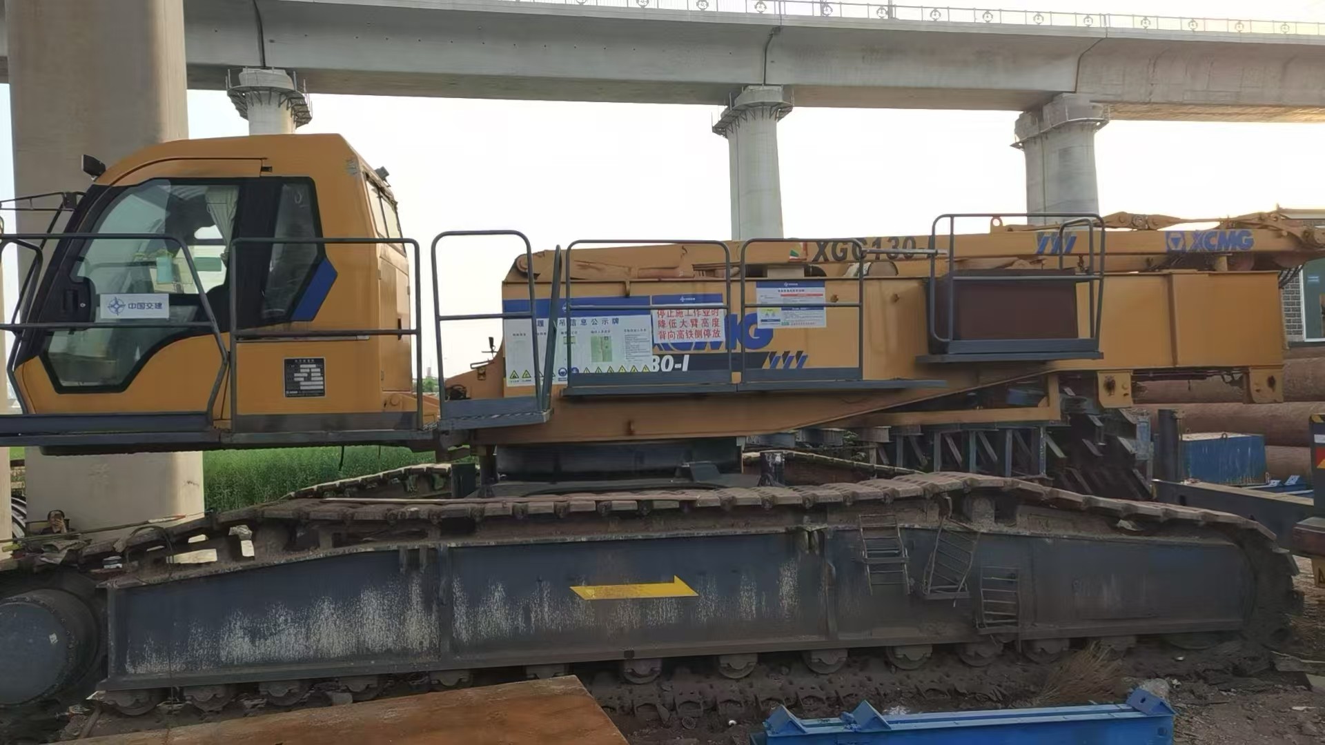 Used XGC130-1 130T Truss Arm Crawler Lifting Crane With High Power And Wide Application