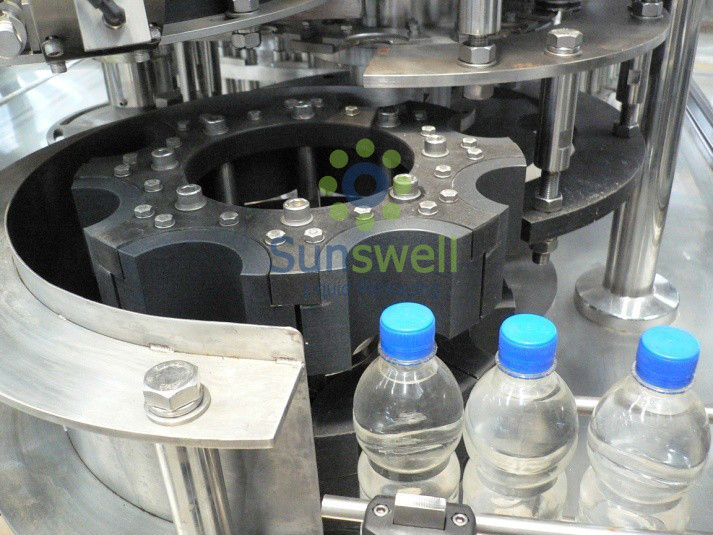 Professional Automatic Liquid PET bottles Water Filling Machines / filler equipment