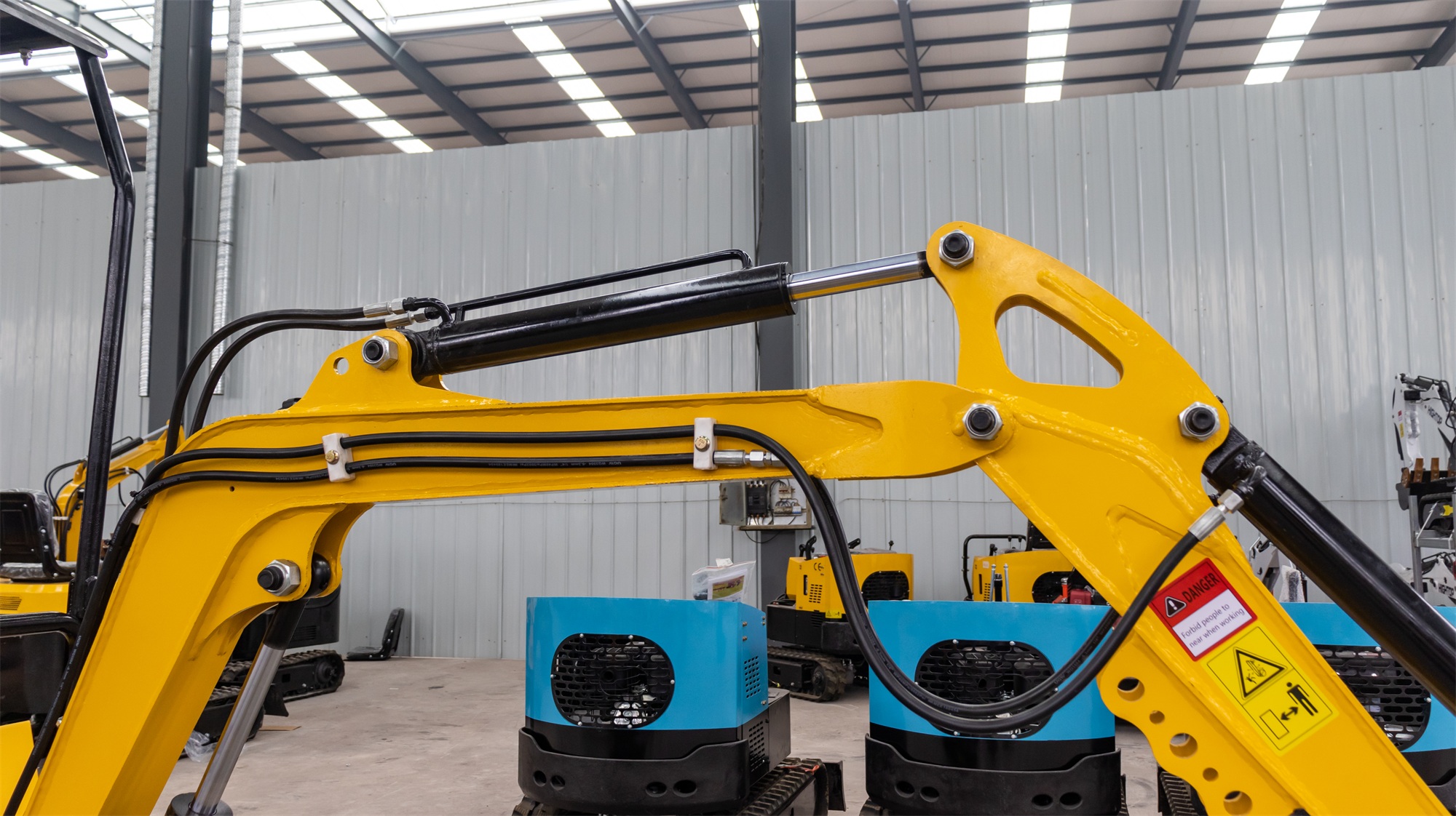 1 Ton Mini Excavator with Total Track Length of 1230mm and Advanced Hydraulic System