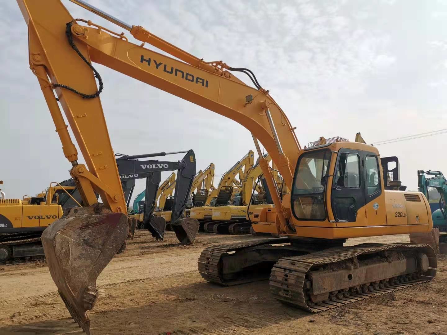 Cummins Engine Kawasaki Pump R220-5 Used Hyundai Excavator