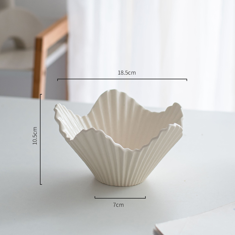 Porcelain Fruit Bowl On Sliver Stand For Serving Desserts And Snacks In European Style