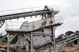 Wholesale YK Linear Vibrating Screen , Vibrating Rock Screen With High Strength Bolts from china suppliers