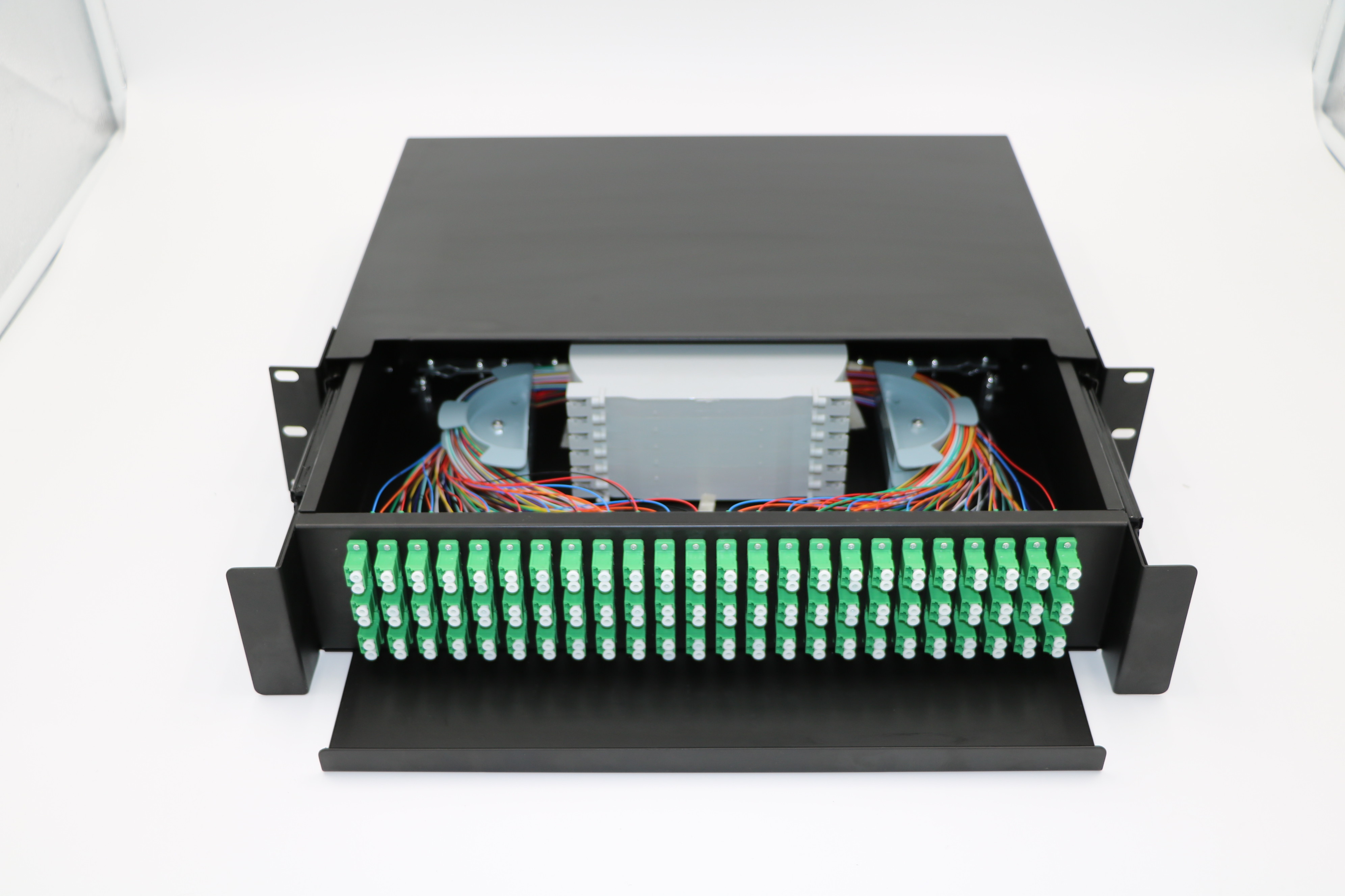 LC Type 2U Fiber Optical Patch Panel With Cold Rolled Steel Box
