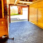 High-Quality Dog-Bone Shaped Rubber Tile Green Rubber Paver For Horse Stall And