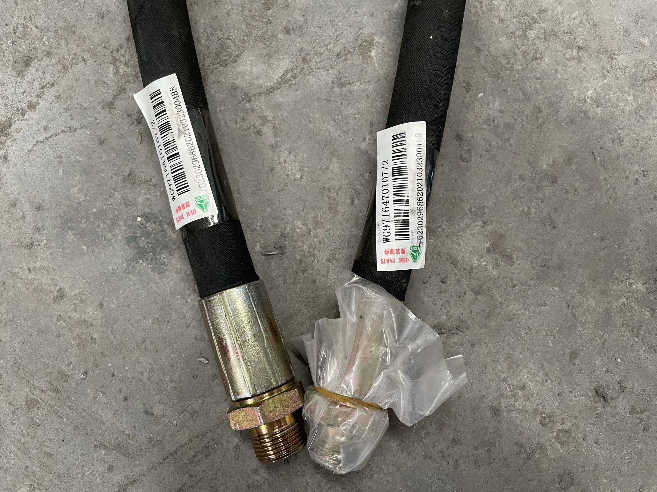 WG9100470098 Sino Truck Spare Parts Original Oil Return Hose