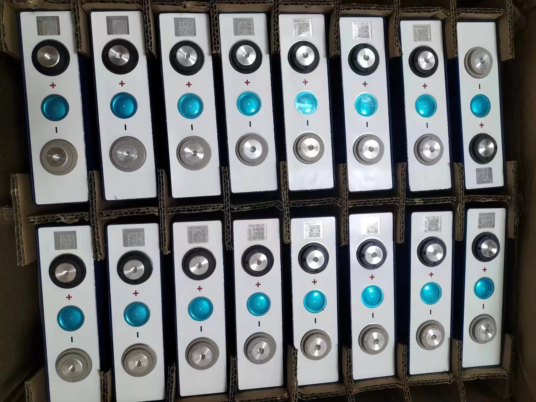 6000times Lithium Ion Phosphate Battery 3.2V 80Ah LiFePO4 Battery