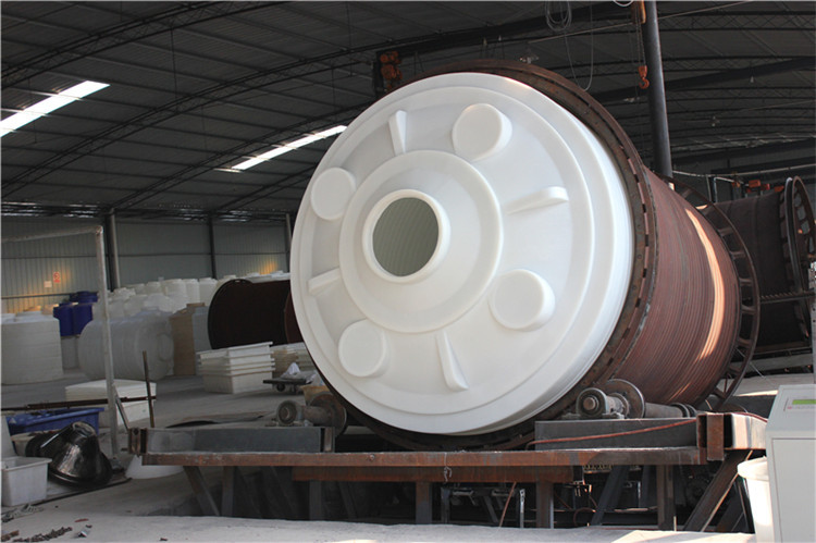 Flame-flickering rotational molding machine The Perfect Injection Molding Machine for Manufacturing Water Tanks