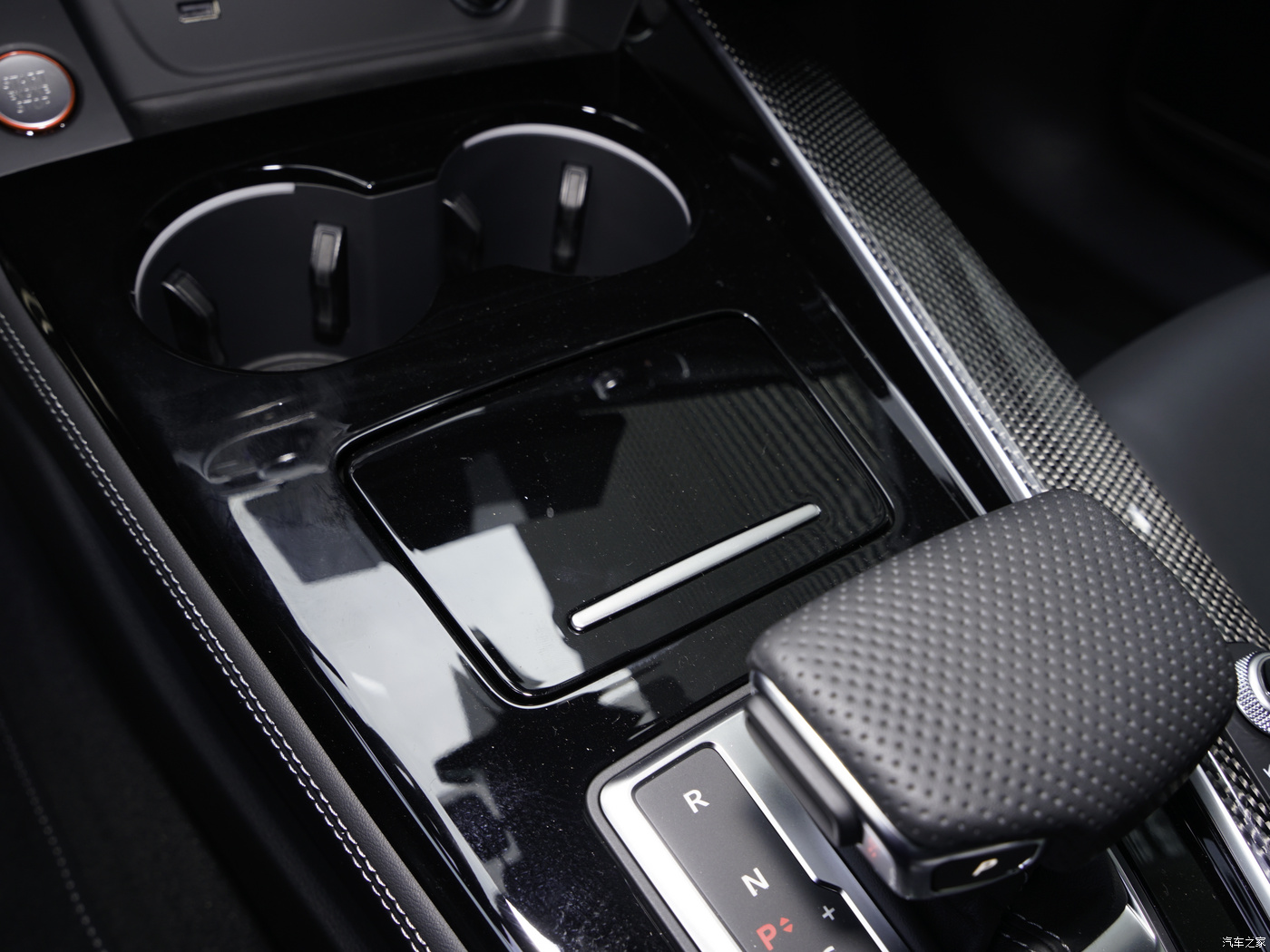 Experience Luxury Family Travel with Audi S4 3.0 TFSI Gasoline Car Euro VI Emission Standard