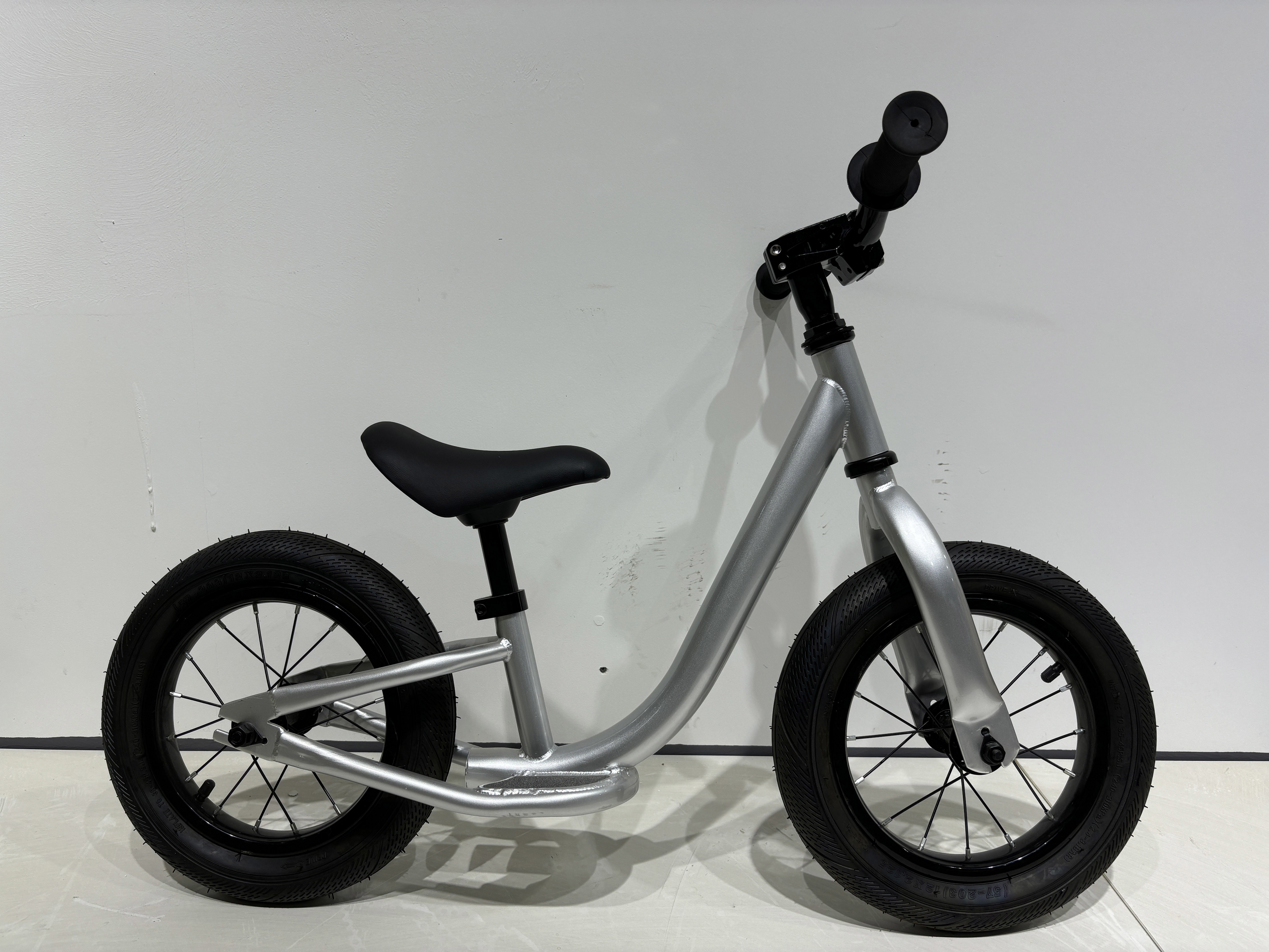 No Brake Kids Childs Pedal Less Bike 2 Wheel Design For Developing Balance Skills