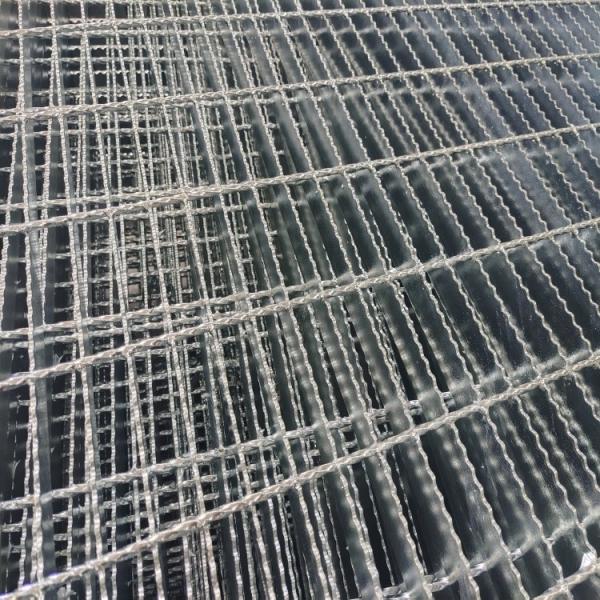 Galvanized Serrated Steel Grating With Anti Slip Drainage 30mm Bearing Bar Pitch