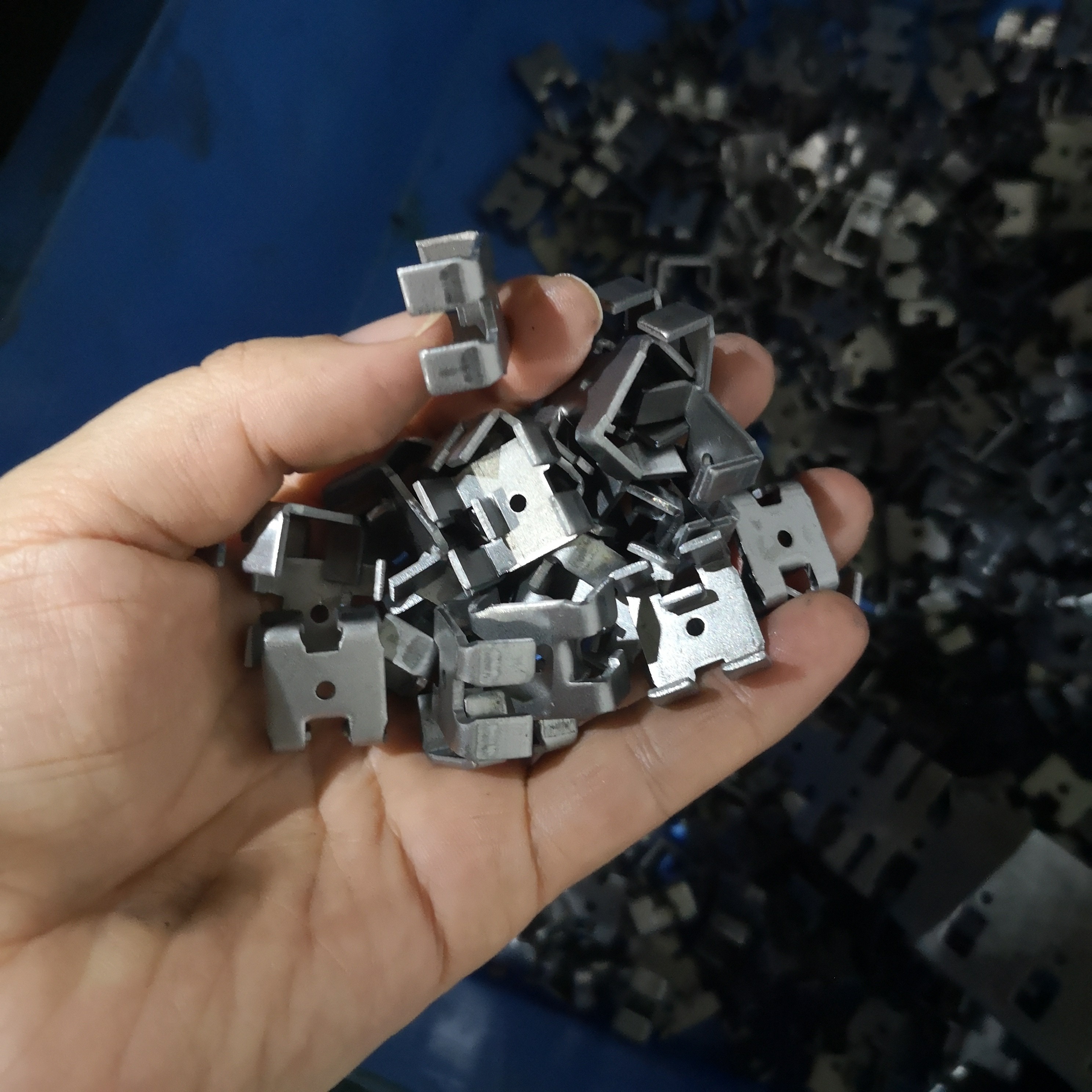 Heavy-Duty Metal Mounting Clips | Precision Stamped Brackets for Cable & Module Fixing