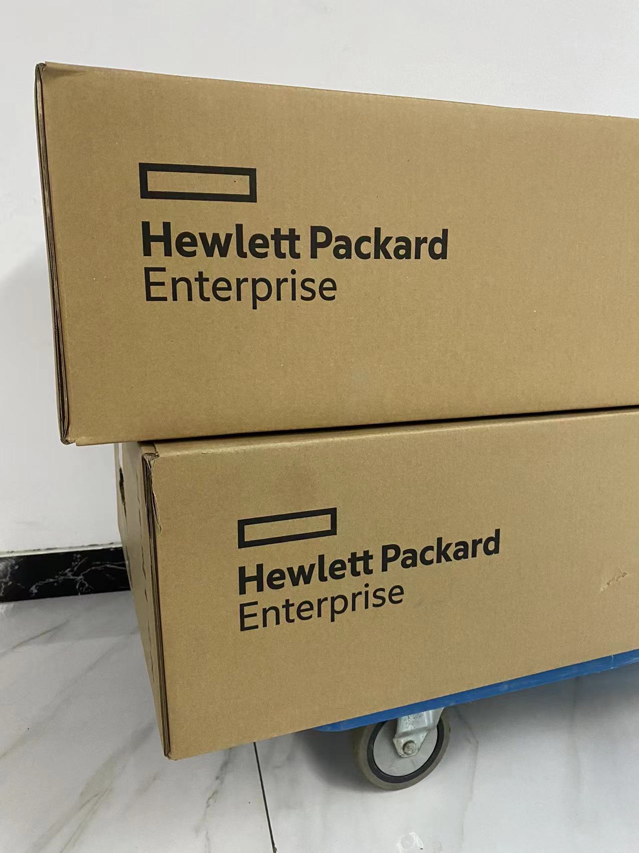 845970-B21 HPE QSFP28 to SFP28 Adapter