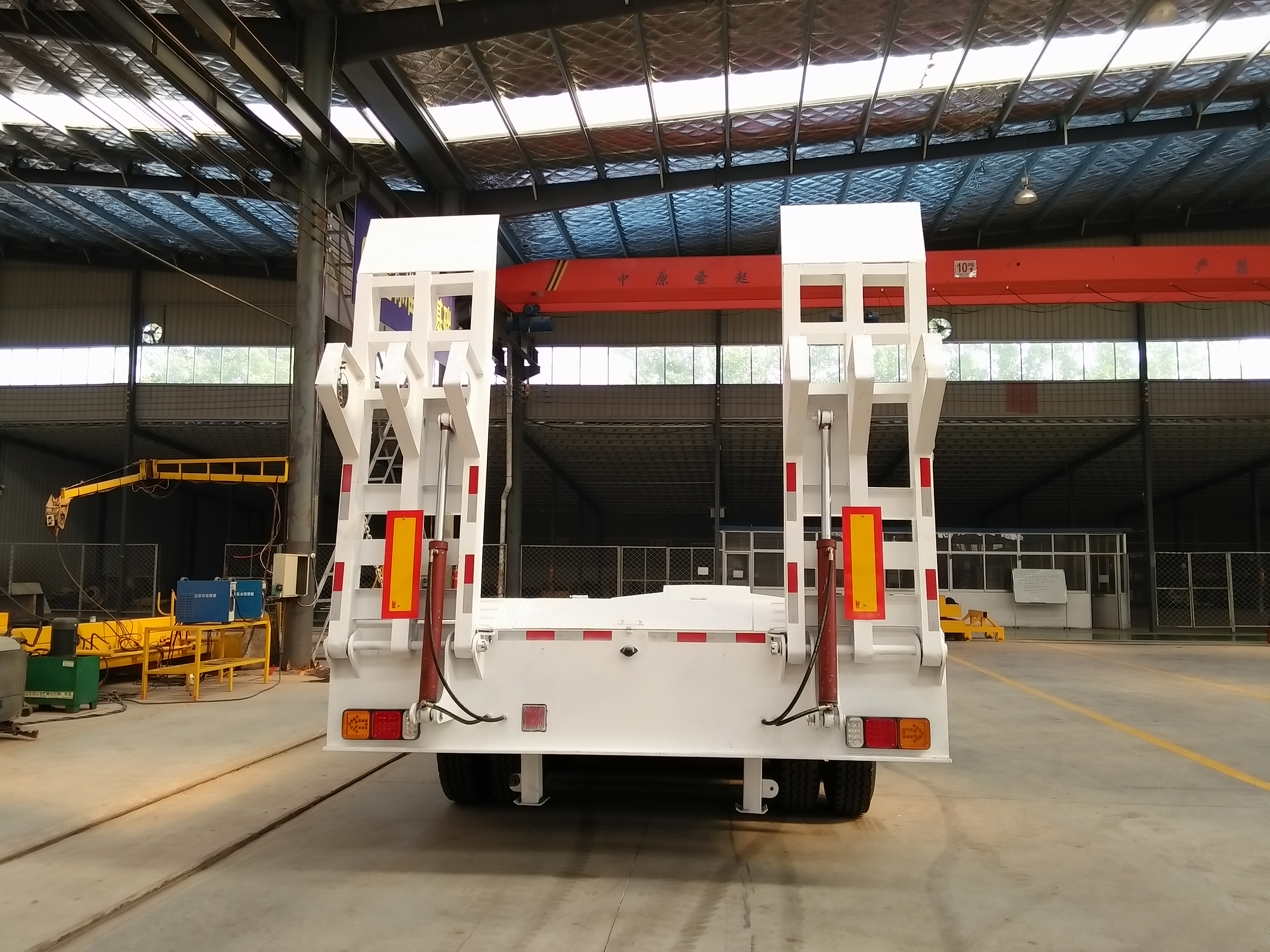 2 Axle 28 Tons Lowbed Lowboy Truck Trailer Semi Trailer for Heavy Equipment Transport