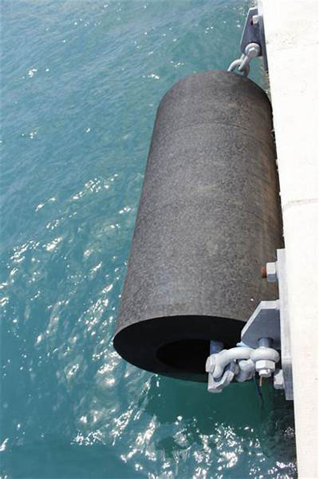 High Performance Cylindrical Marine Fenders Dock Bumper Fenders