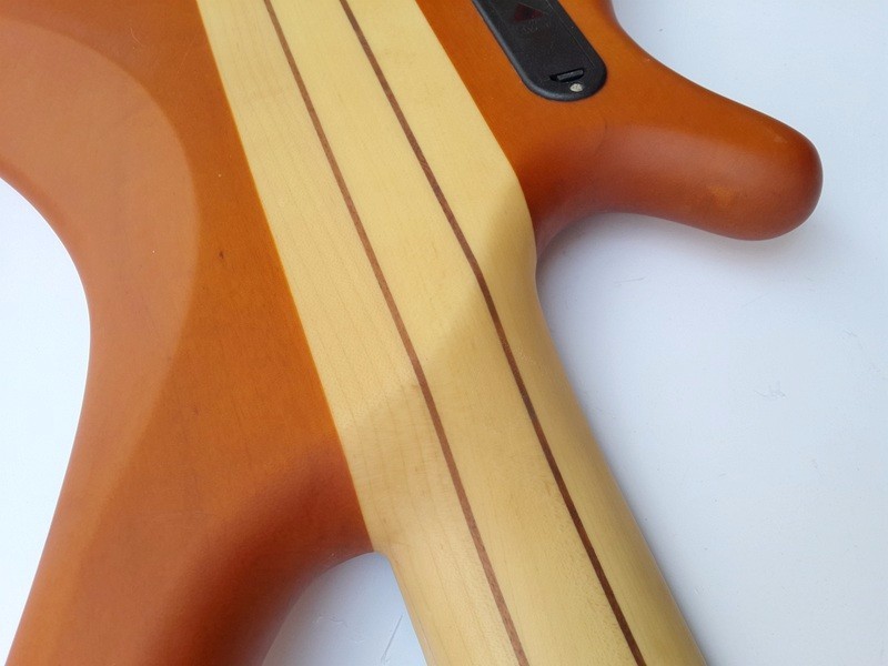 professional active electric bass guitar neck through body bass guitar with mahogany body 24 tone positon