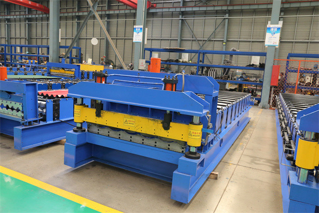 Iron 3-5m/Min Glazed Tile Roll Forming Machine For Roof Wall Panel