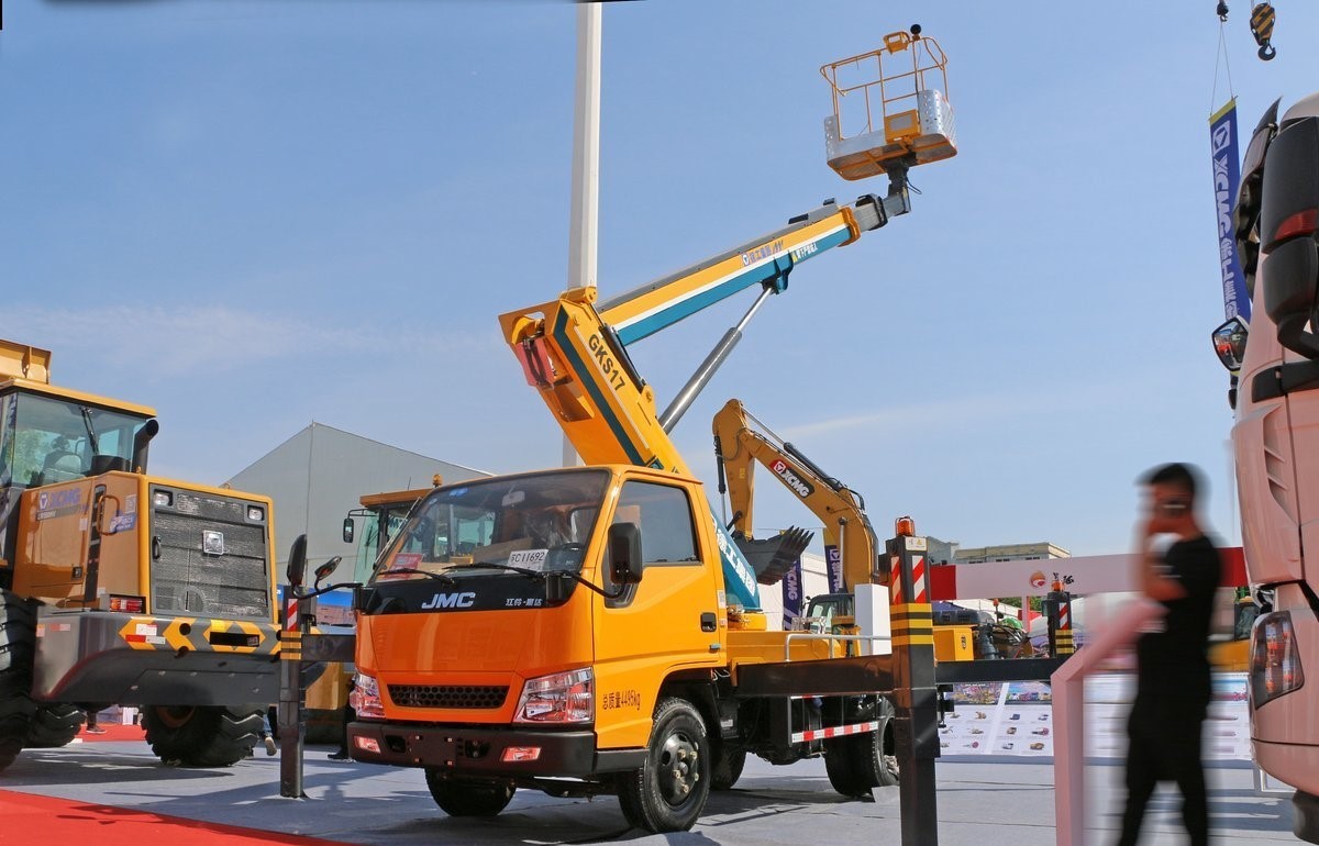 FOTON 29 M Lifting Telescopic Boom Truck Bucket Truck Left Hand Driving
