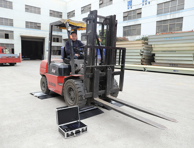 Highly Portable Axle Load Scale For Trucks Rated Load 1-25T 220V Power Supply By Cowell
