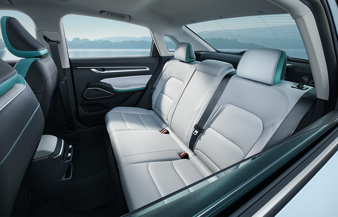 Geely Emgrand 5-Seater Sedan Maximum power Ps 127 Euro VI 1.5l 1.8l Petrol Gasoline Sedan Geely Car Prices 2024 's Model