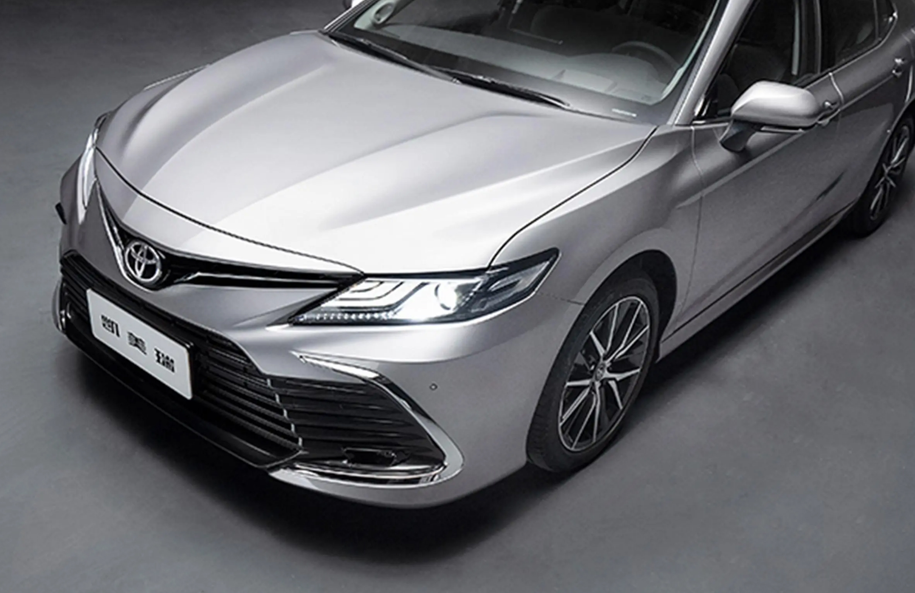 2025 2.0L 4-doors 5-seats Luxury Toyota Gasoline Sedan Autos Used Toyota Camry 2023 2024 Hybrid Car of Max Speed 160km/h