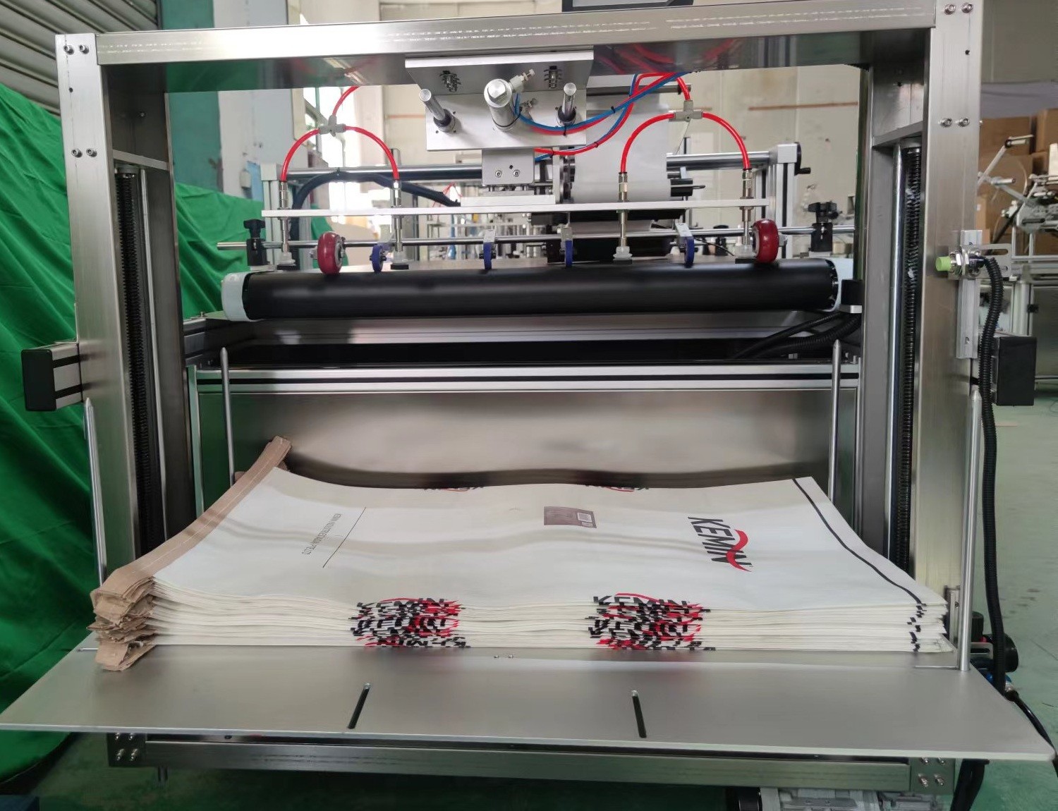 High Speed HMI Automatic Printing Bag Labeling Machine For Pouch Sticker 1000W