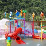 Family Interactive Splash Park Equipment Artistic With Closed Spiral Slide
