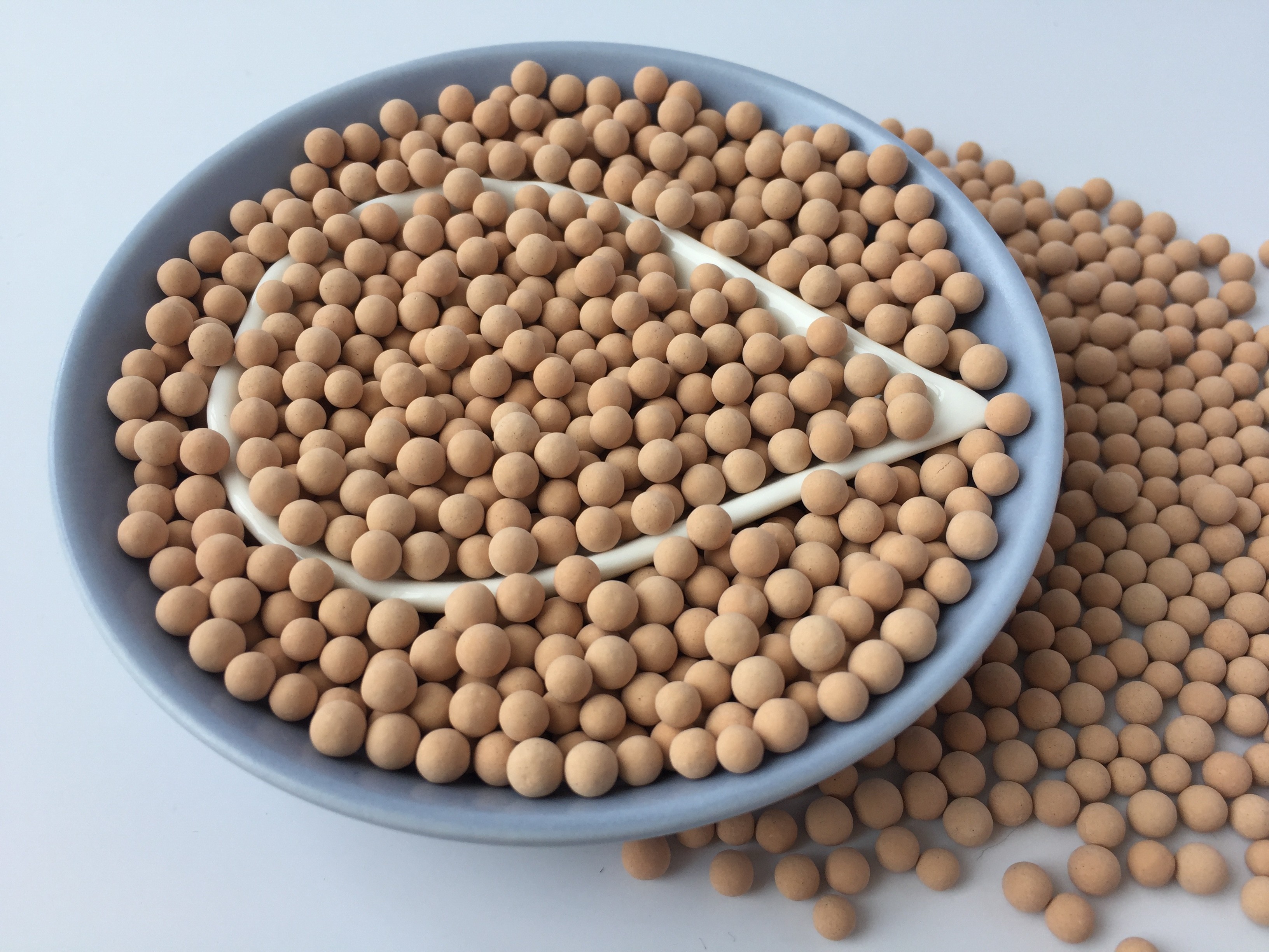 Granular 4A Molecular Sieve Desiccant Package Moisture WT ≤ 1.5% Bulk Density G/Ml ≥ 0.72