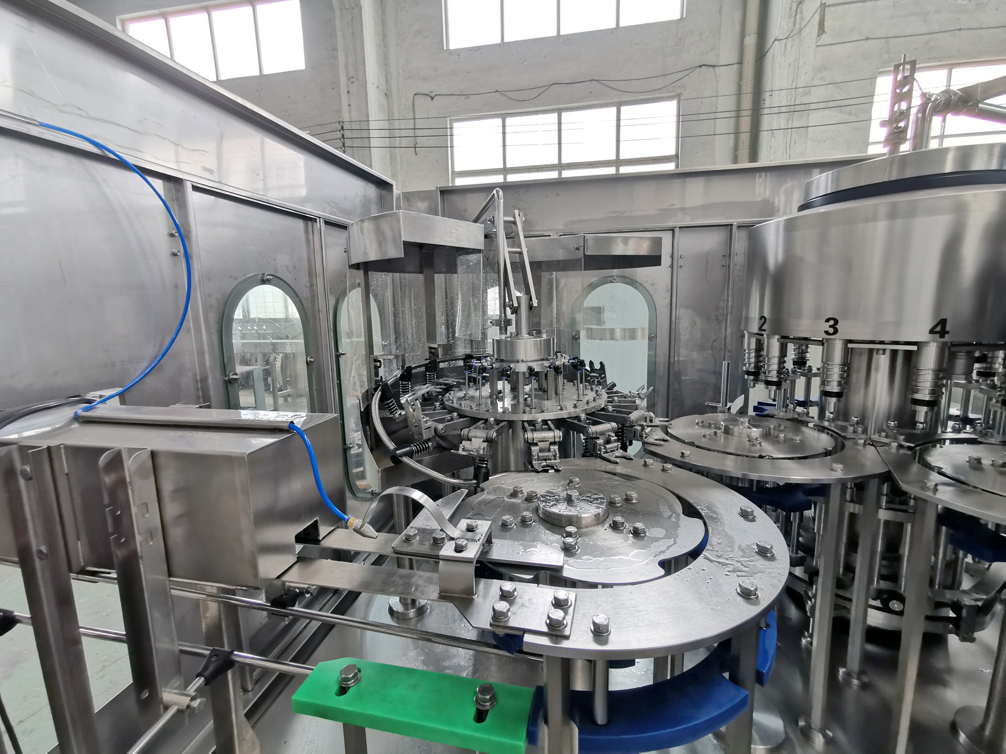 70mm Diameter 0.5L Monoblock Bottle Filling And Capping Machine