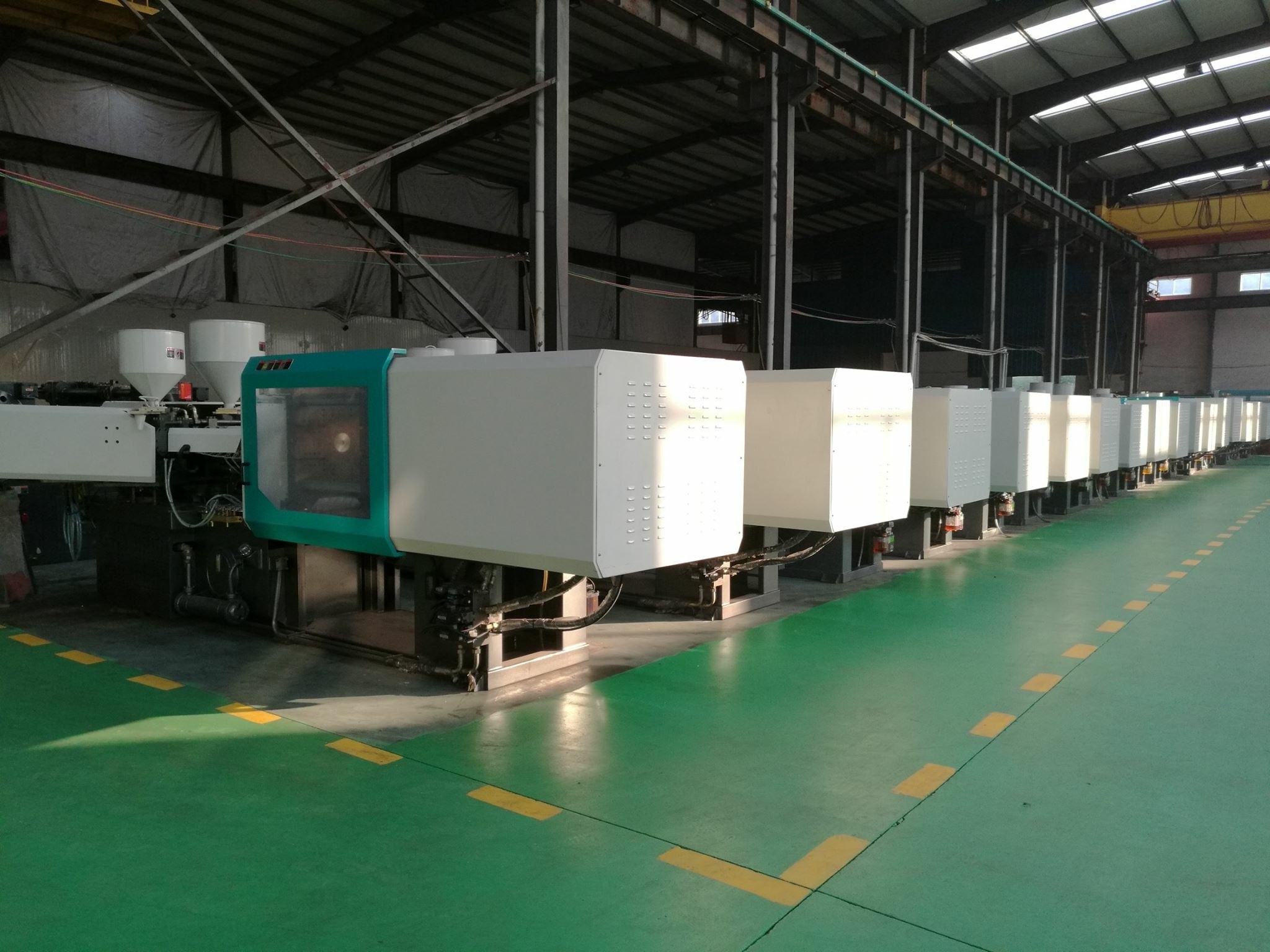 plastic mineral water bottle making machine Plastic Injection Molding Machine 100ml plastic mineral water bottle price