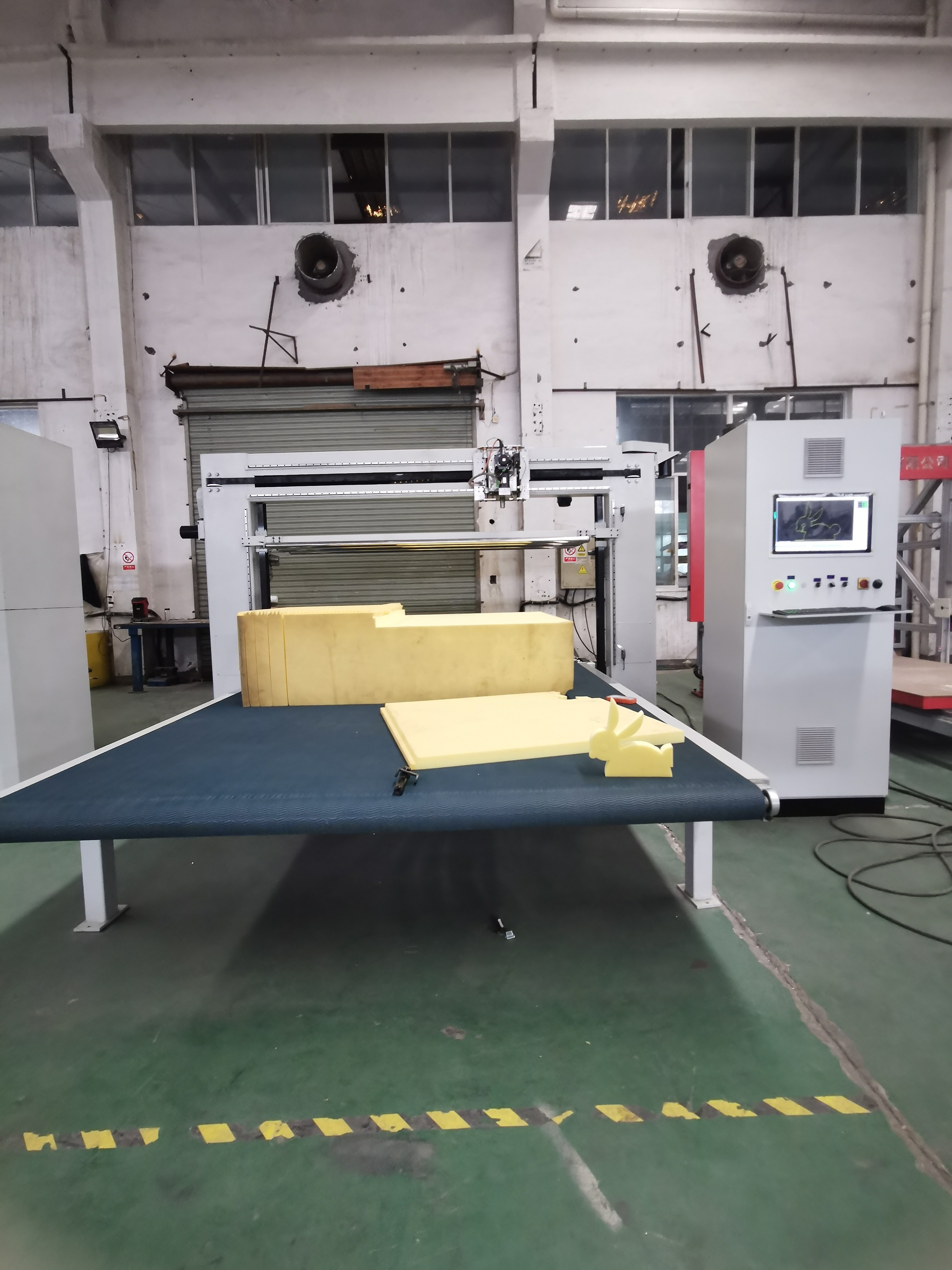 CNC Oscillating Dual-blade Foam Cutting Machine for Flexible Sponge Cutting D&T Industry
