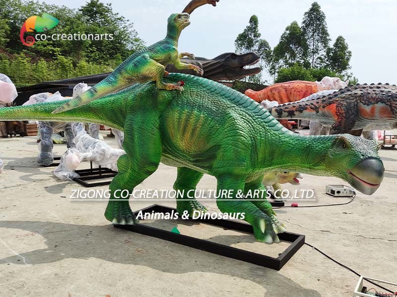 Realistic Life Size Animatronic Dinosaurs Iguanodon Model Weather Resistance