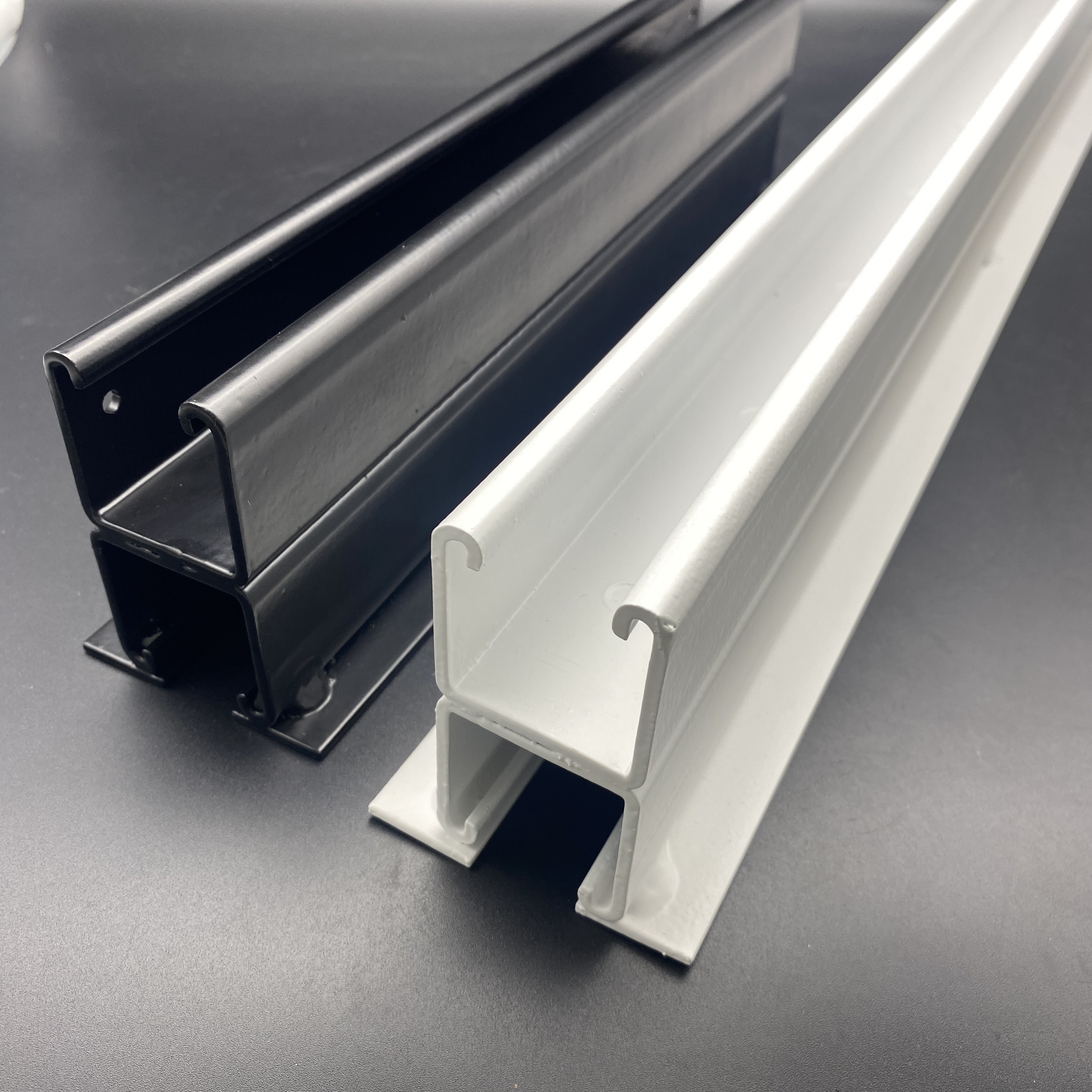 Powder Coated Back to Back Strut Channel with Wing for Ceiling Installation