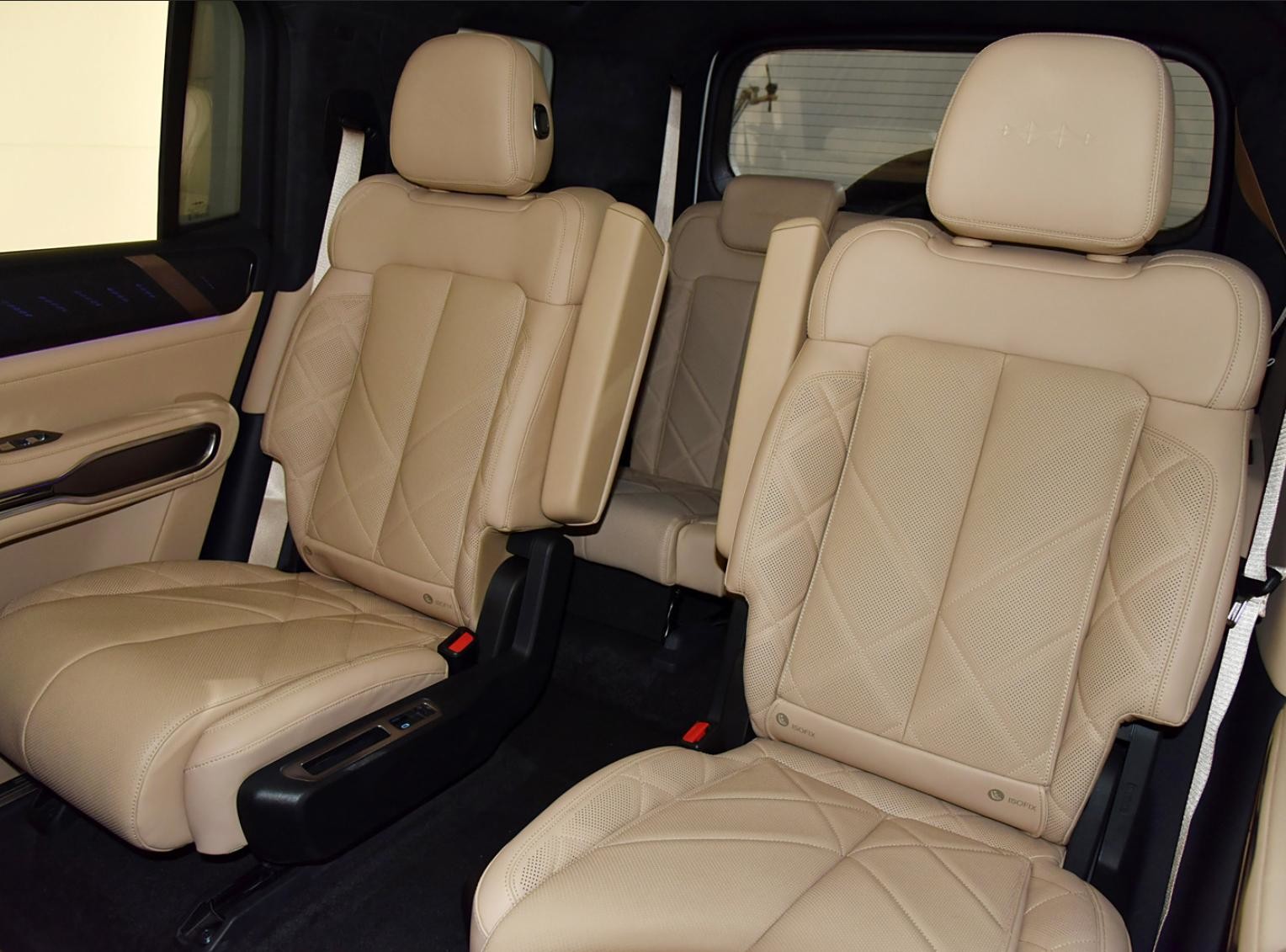Seating Capacity for 7/6 and Four Wheel Drive BYD Hybrid Electric Vehicle Leopard 8 Luxury SUV