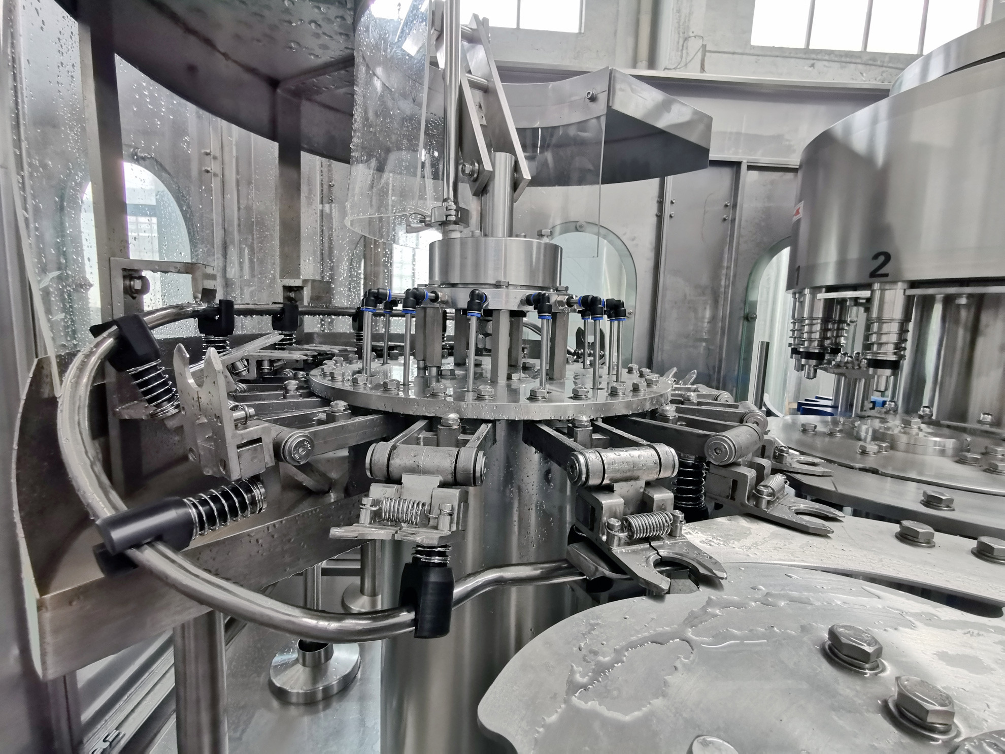 5000BPH Plc Plastic Bottle Filling Machine Direct Air Conveyor