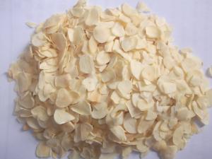 Wholesale 2017 chinese dehydrated garlic flakes with root or without root from china suppliers