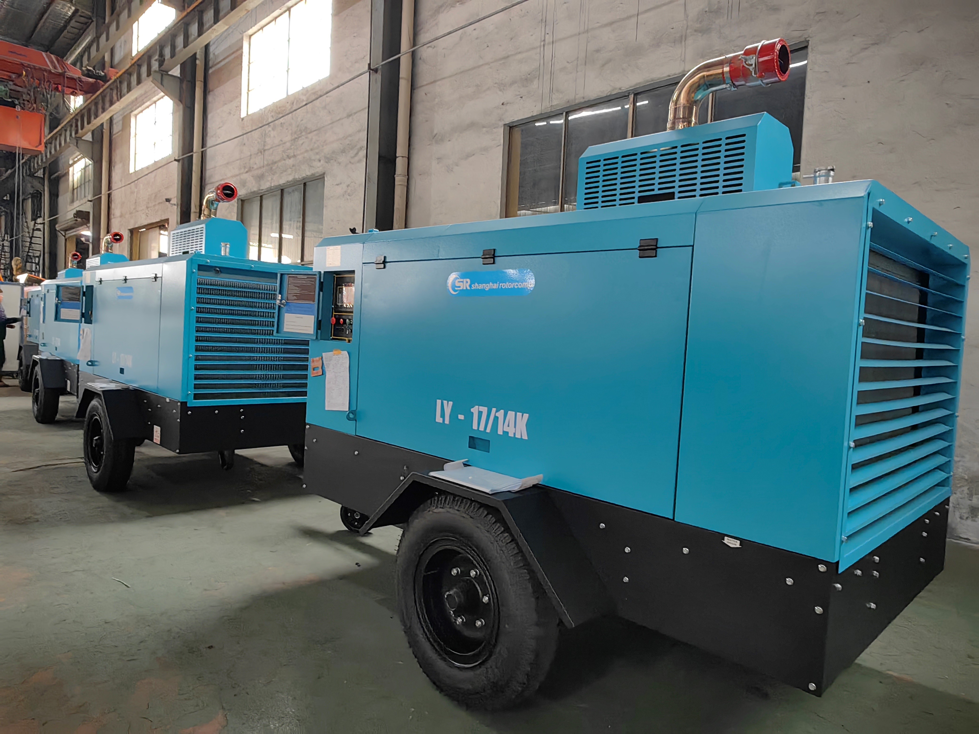 Powerful Diesel Powered Screw Compressor with Air/Water Cooling and ≤2800 Kg Capacity