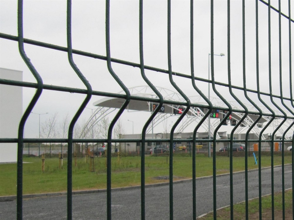 Farm Security 3.5mm Welded Curved Mesh Fence Powder Coated