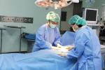 40gsm Reinforced Disposable Surgical Gown Customized Material ISO 13485 Approved