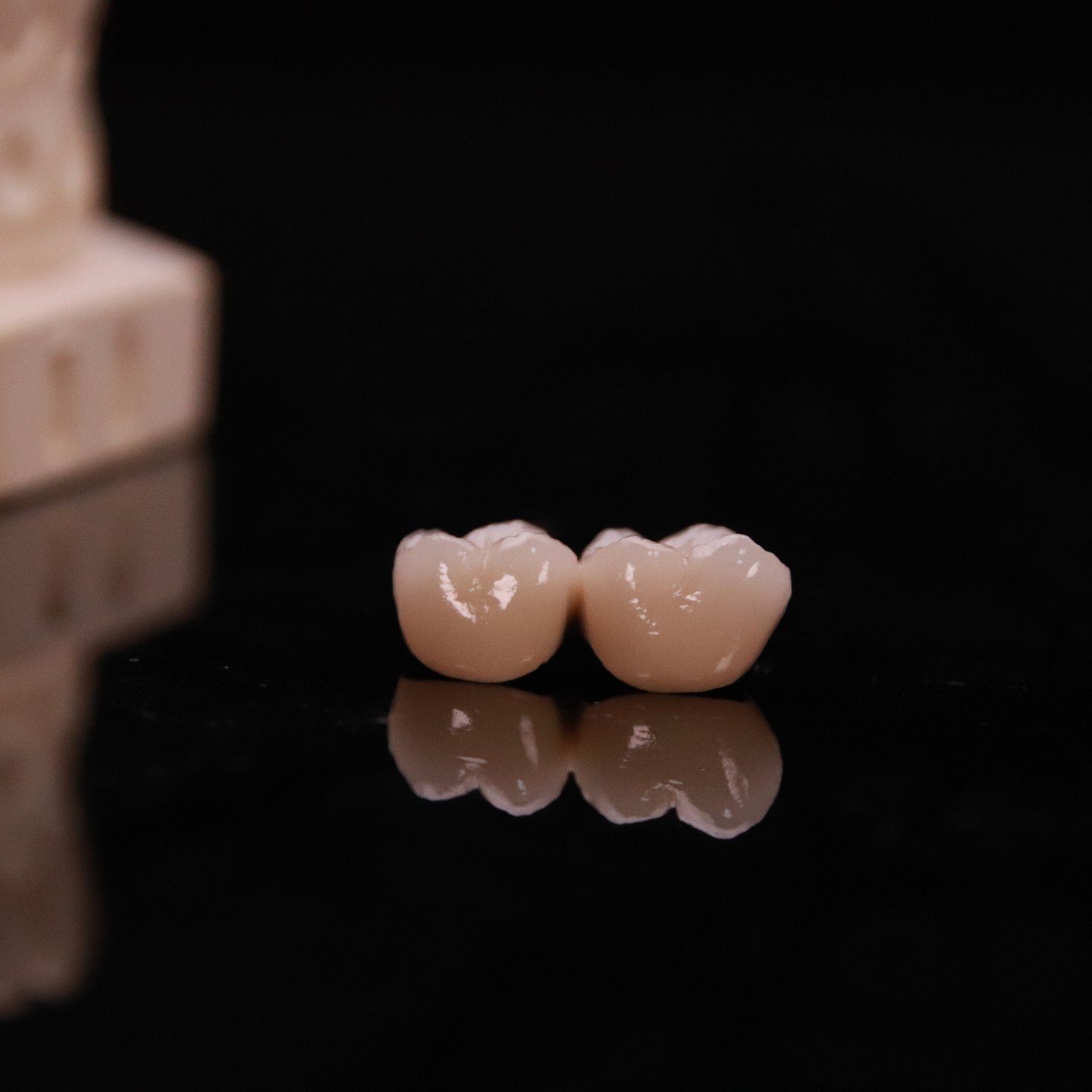 Comfortable Zirconia Crown with Precise Esthetic Finish Express 3-4 Day Turnaround Time