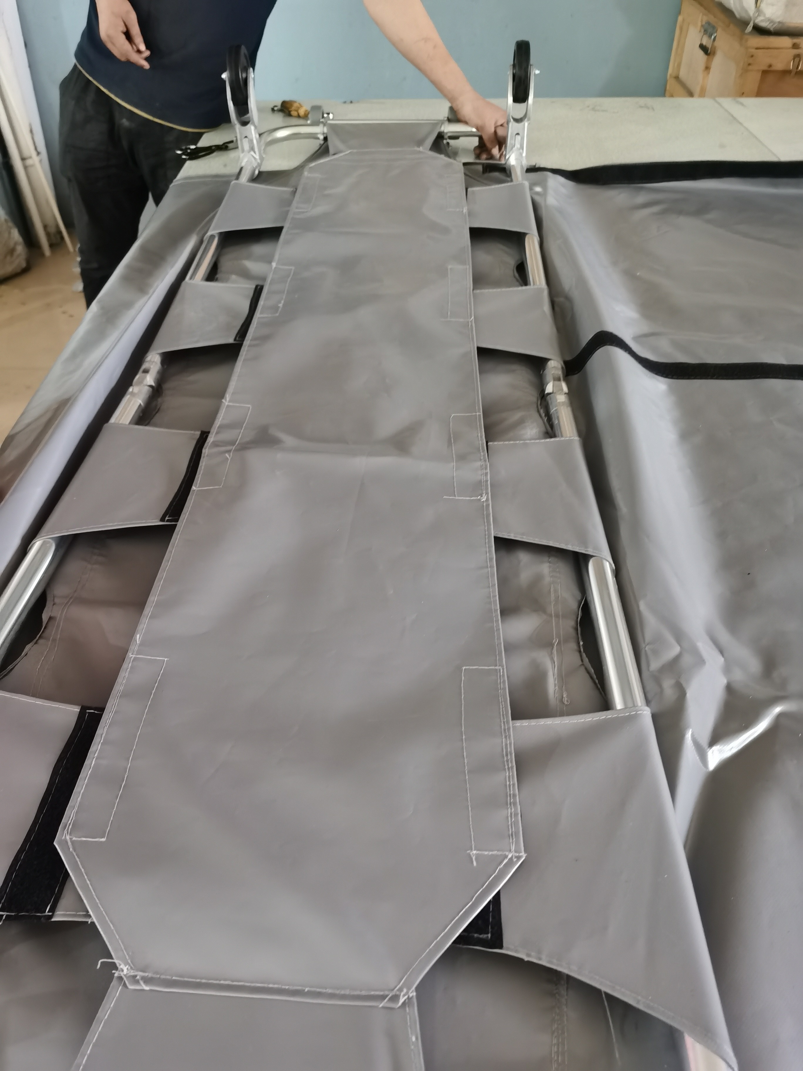 220 X 55 X 15 Cm Ambulance Foldaway Stretcher For Fixing Patients