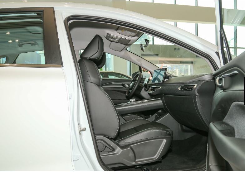 400km / 550km Compact Electric SUV Geely Geometry C Blueberry Pure EV Vehicles