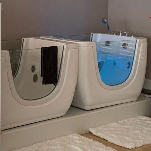 Wholesale Baby Spa Center Use Freestanding Small Size Acrylic Swimming Massage Bubble Baby Spa Whirlpool Bathtub With LED Lights from china suppliers