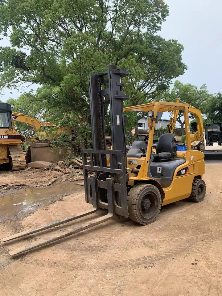3 Ton Diesel Cat Forklift in Japan with Standard Lifting Height and 150mm Fork Width