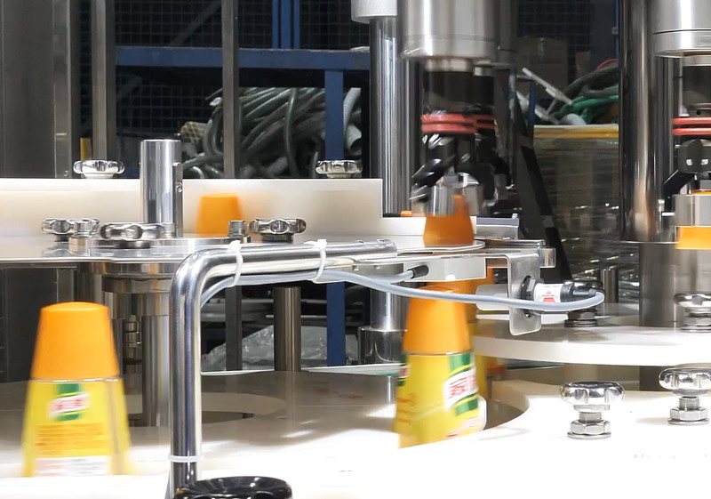 4000W Chicken Juice Bottle Servo Capping Equipment