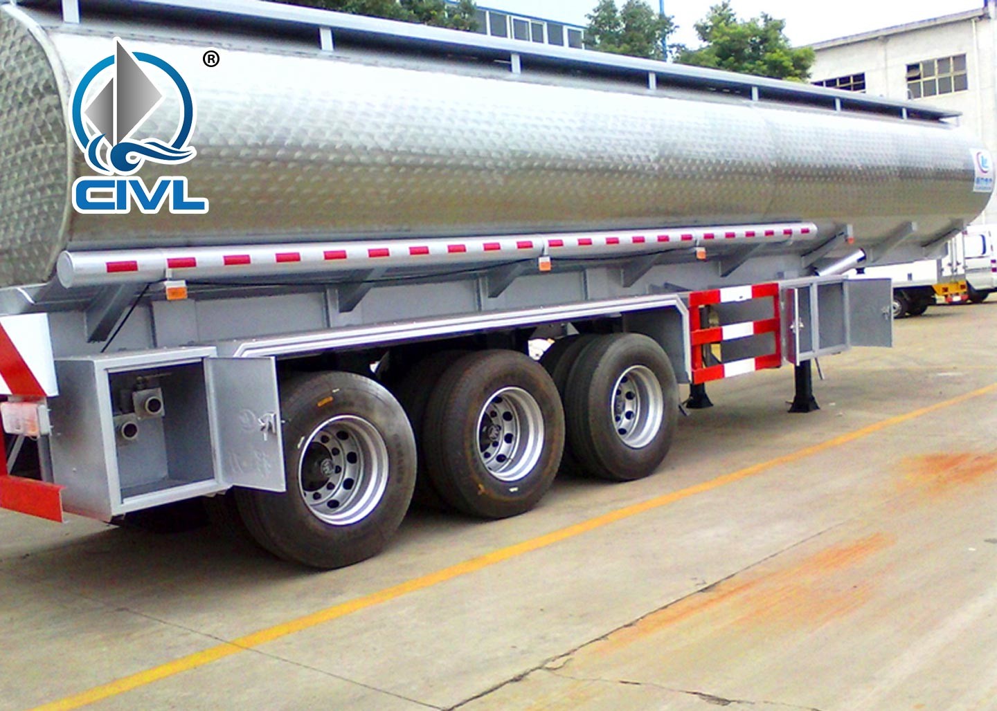 New Fuel Tank Semitrailer 45000 Liters Oil Tanker Semi Trailer Trucks 40 To 45 CBM Anti - Skid Pedal
