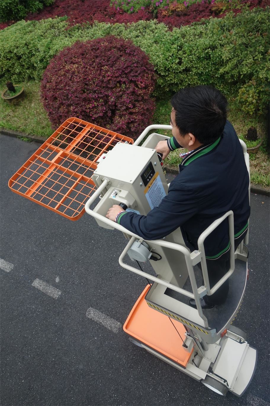 5.1 m Mast Type Aluminum Self Propelled Elevating Work Platforms Stock Picker