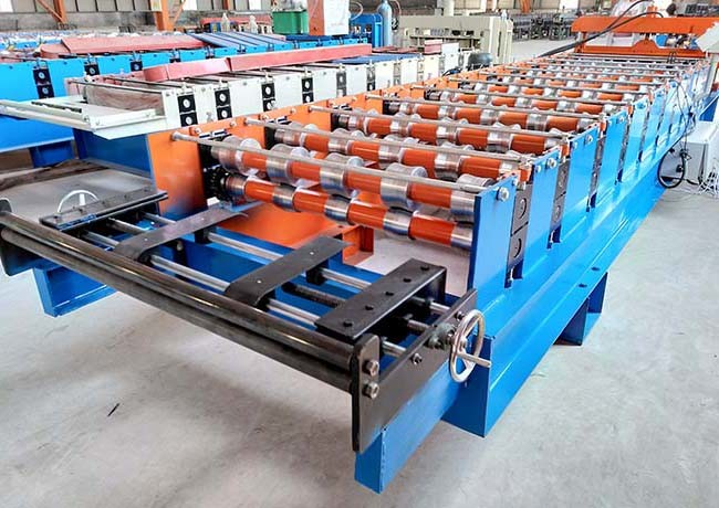 Building Material Roofing Sheet Roll Forming Machine With 10-15 Rows Roller Station