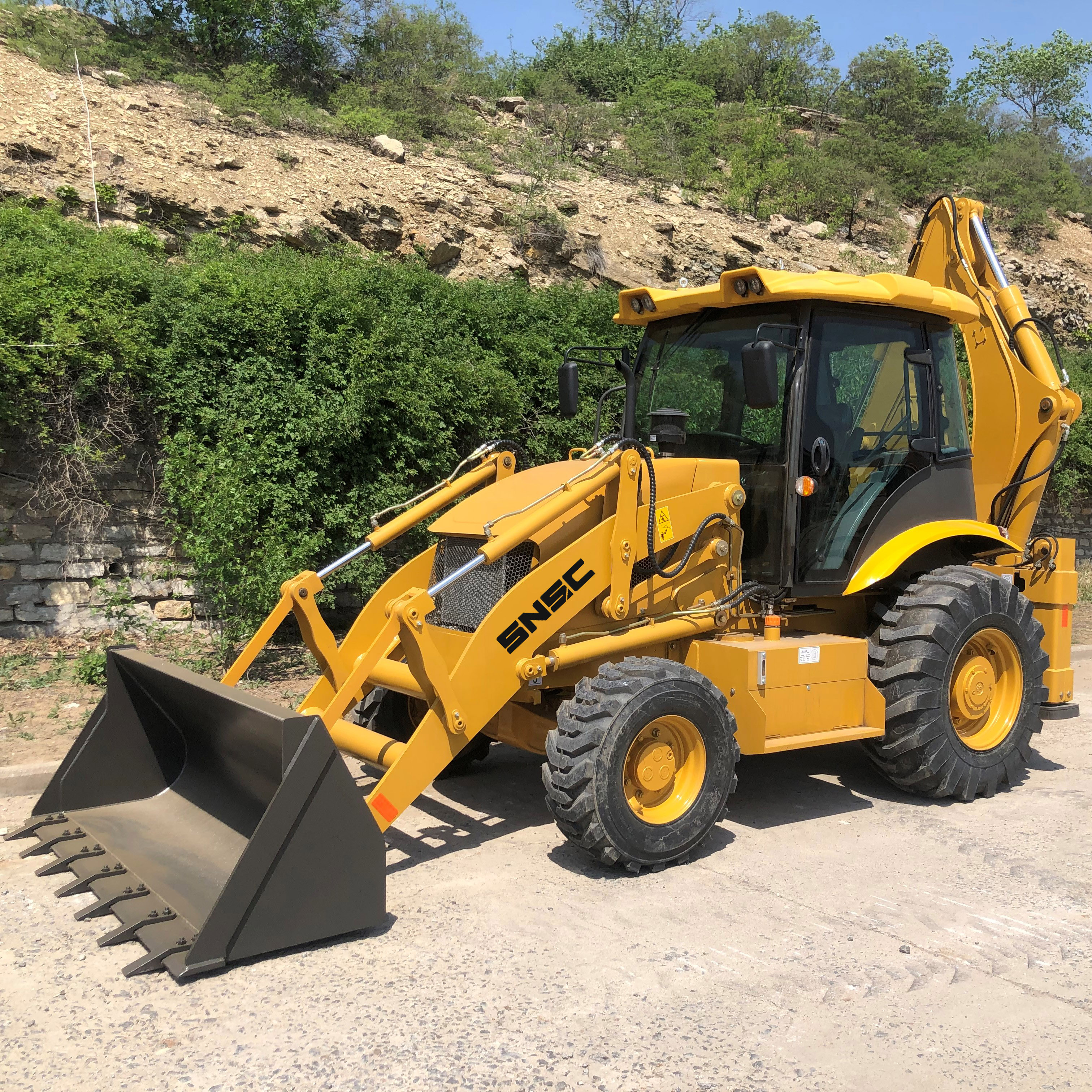 2.5 Ton 4WD Backhoe Loader with Quancheng Hydraulic Pump and Chuanye Hydraulic Cylinder