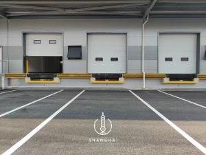 Wholesale Automatic Thermal Insulation Metal Painted Steel Plate Exterior Sectional Sliding Lifting Overhead Door from china suppliers