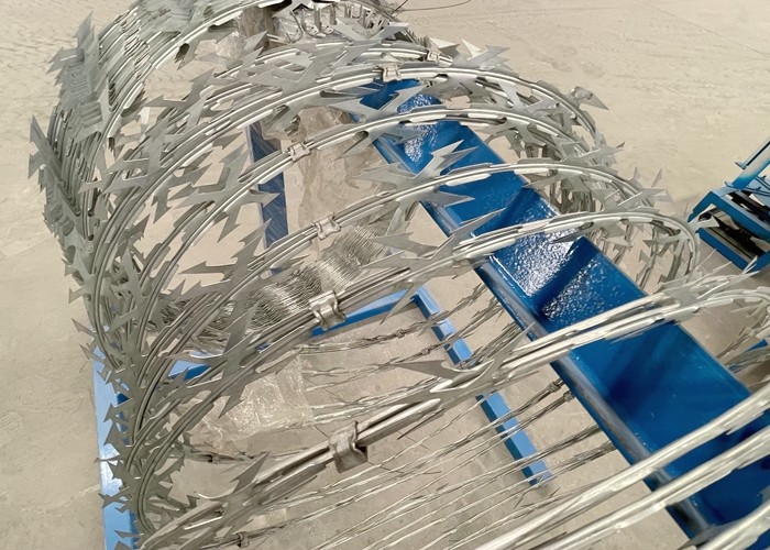 Direct Manufacturer Galvanized Pvc Stainless Steel Concertina Wire CBT 60